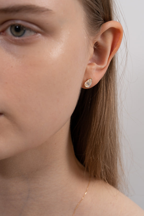 Facet 1ct Pear Stud - PRMAL