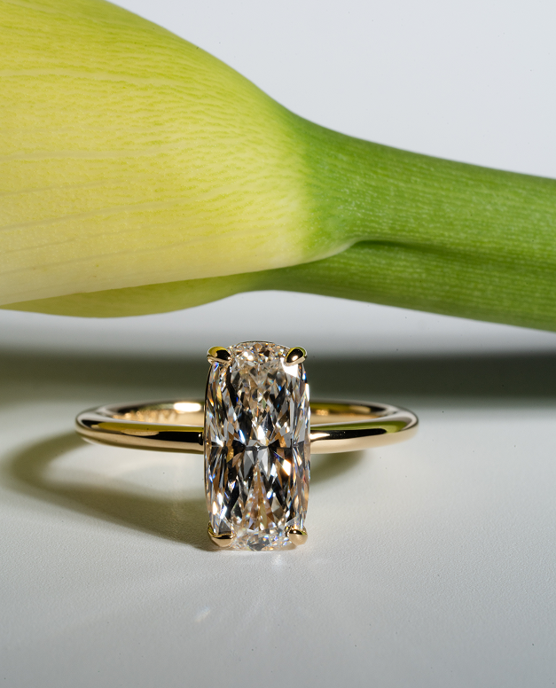 Diamond ring with tulip