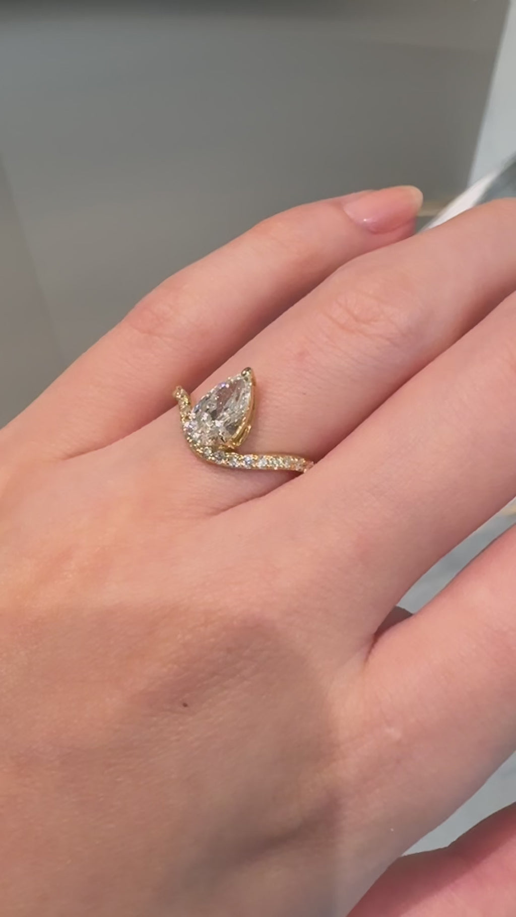 iframe-staff-shot-EG009TP10A_VIDEO