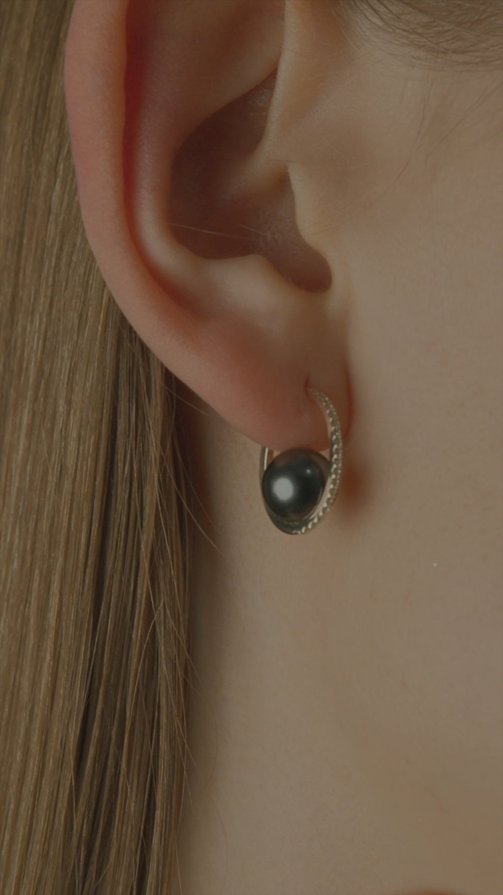 Black Pearl Oval Earring M - PRMAL
