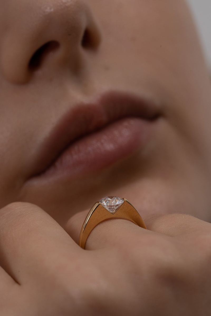 Facet 1ct Round Ring [Bridal Edition] - PRMAL