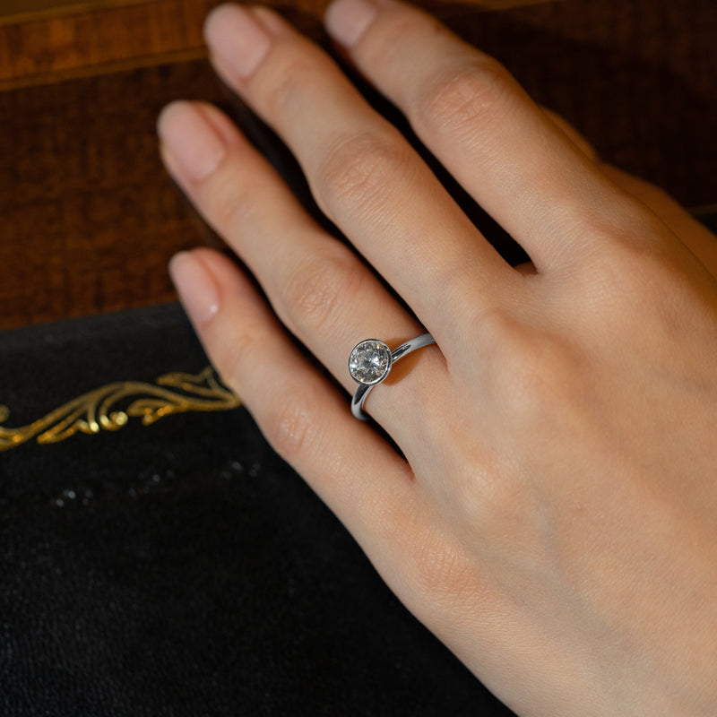 Ceira Bezel Bold Plain Ring - PRMAL